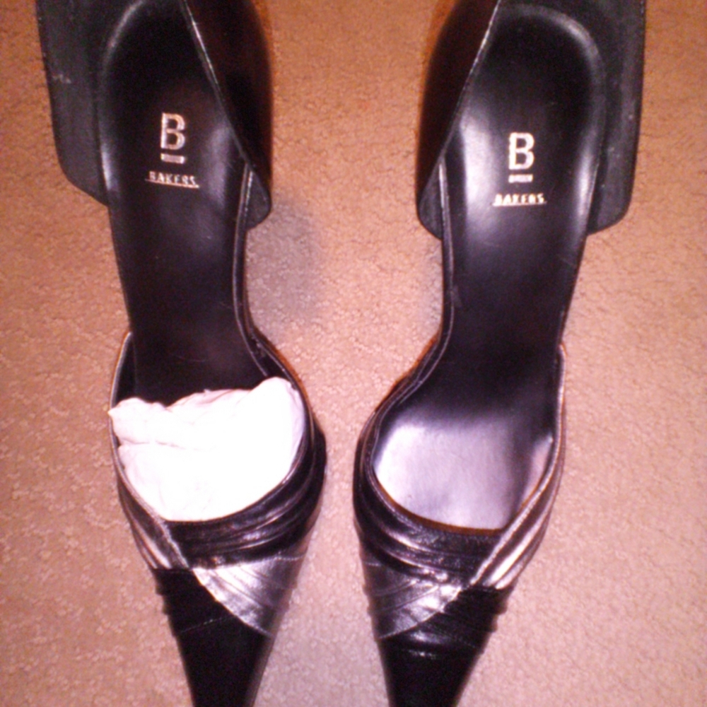 Pointed toes heels